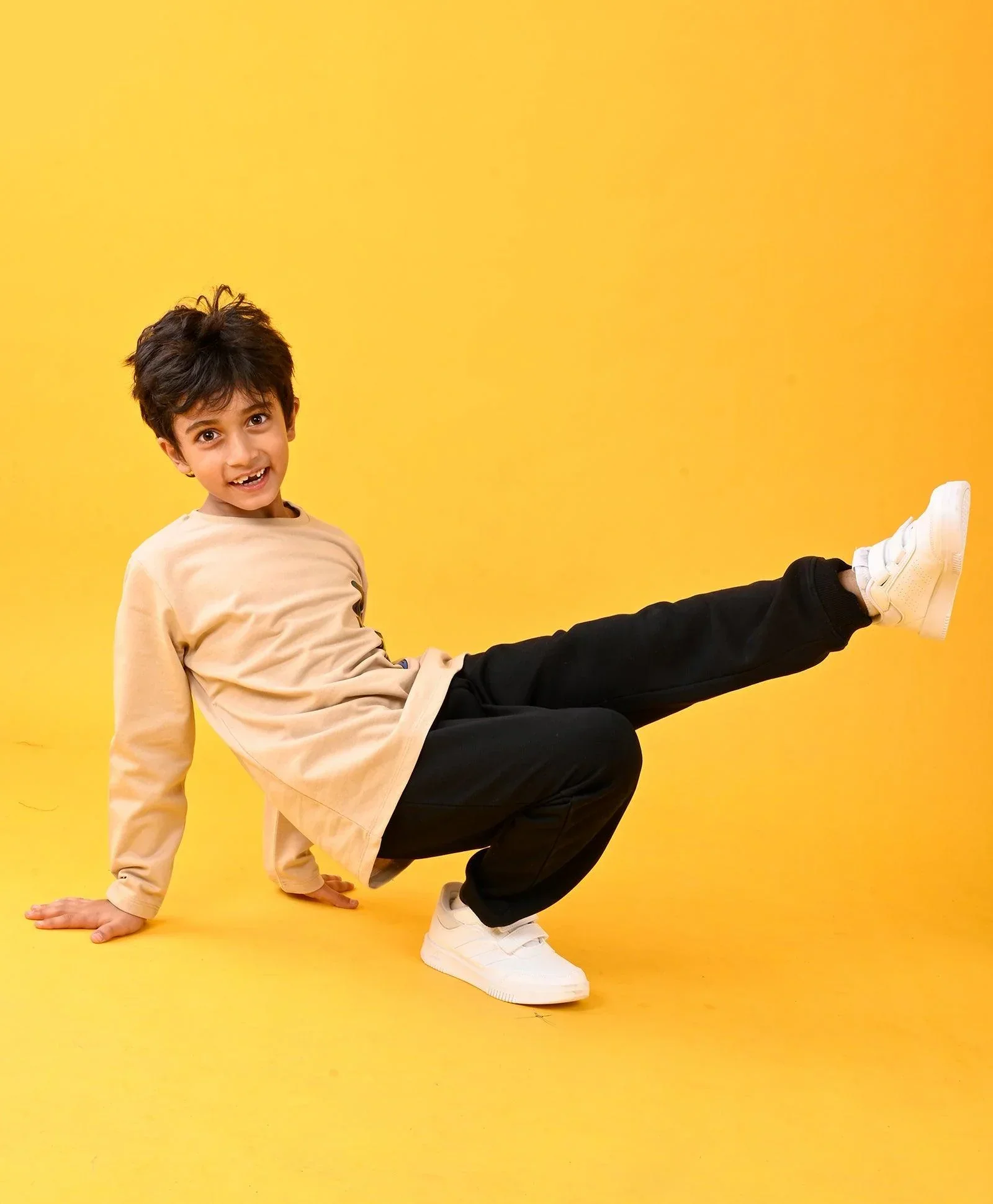 GAMER BEIGE T-SHIRT AND WARM FLEECE BLACK JOGGER SET - BEIGE / BLACK - Image 6